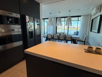 Casa en  venta al lago 4 dormitorio y escritorio
