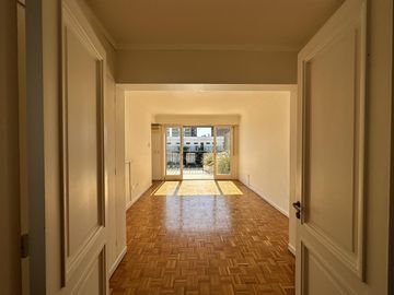 Departamento en venta con balcón terraza. Parrilla. 3 dorm. Cochera.