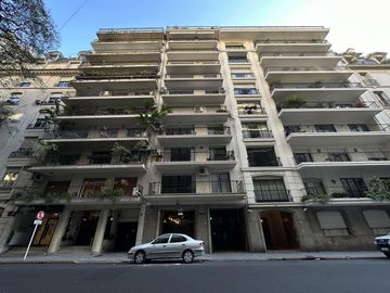 Departamento en venta con balcón terraza. Parrilla. 3 dorm. Cochera.