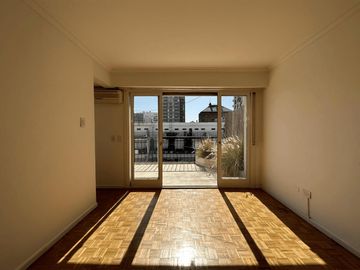 Departamento en venta con balcón terraza. Parrilla. 3 dorm. Cochera.
