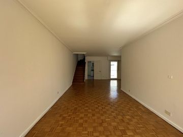 Departamento en venta con balcón terraza. Parrilla. 3 dorm. Cochera.