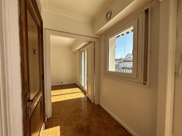 Departamento en venta con balcón terraza. Parrilla. 3 dorm. Cochera.