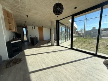 VENTA CASA 3 DORMITORIOS CON PILETA EN ACEQUIAS DEL AIRE
