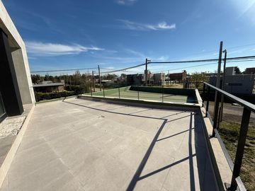 VENTA CASA 3 DORMITORIOS CON PILETA EN ACEQUIAS DEL AIRE