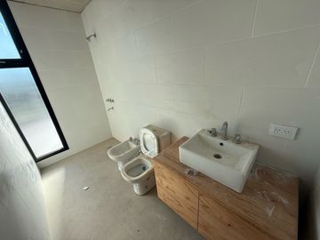 VENTA CASA 3 DORMITORIOS CON PILETA EN ACEQUIAS DEL AIRE