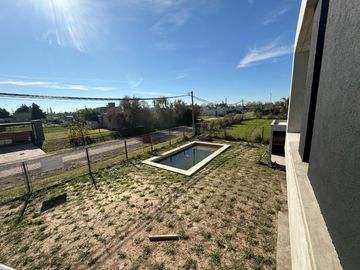 VENTA CASA 3 DORMITORIOS CON PILETA EN ACEQUIAS DEL AIRE