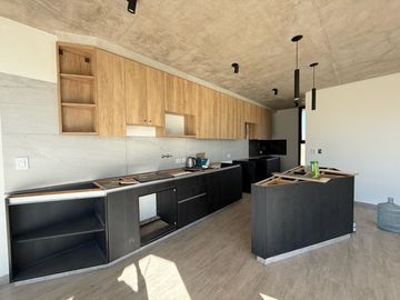 VENTA CASA 3 DORMITORIOS CON PILETA EN ACEQUIAS DEL AIRE