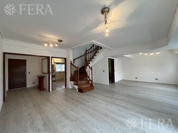 Venta departamento 4 ambientes con balcón en Wilde