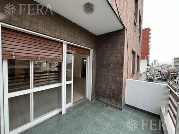 Venta departamento 4 ambientes con balcón en Wilde