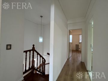 Venta departamento 4 ambientes con balcón en Wilde