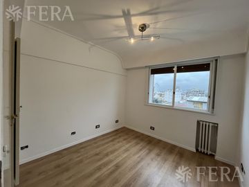 Venta departamento 4 ambientes con balcón en Wilde