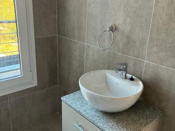 MONOAMBIENTE CON COCHERA Y TERRAZA CON VISTA AL LAGO - 30 M2