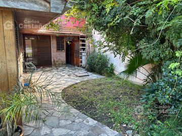 Solido Chalet 5 Amb. Para Refaccionar con Jardín y Piscina