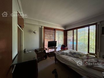 Solido Chalet 5 Amb. Para Refaccionar con Jardín y Piscina
