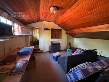 Solido Chalet 5 Amb. Para Refaccionar con Jardín y Piscina