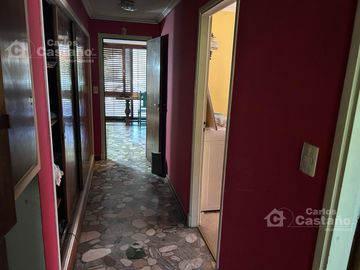 Solido Chalet 5 Amb. Para Refaccionar con Jardín y Piscina