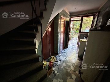 Solido Chalet 5 Amb. Para Refaccionar con Jardín y Piscina