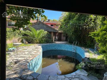 Solido Chalet 5 Amb. Para Refaccionar con Jardín y Piscina
