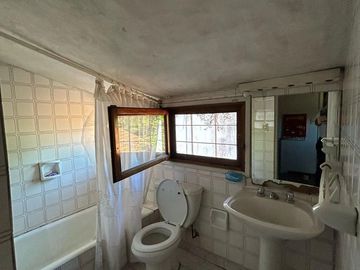 Solido Chalet 5 Amb. Para Refaccionar con Jardín y Piscina