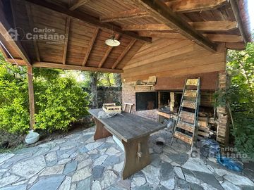 Solido Chalet 5 Amb. Para Refaccionar con Jardín y Piscina