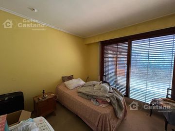 Solido Chalet 5 Amb. Para Refaccionar con Jardín y Piscina