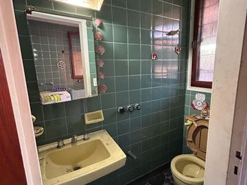 Solido Chalet 5 Amb. Para Refaccionar con Jardín y Piscina