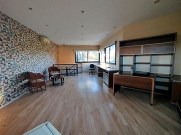 Opotunidad unica, Casa/Quincho en uno de los mejores y mas amplios lotes sobre Golf