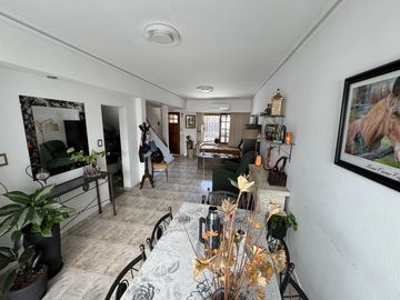 Casa tipo duplex en Barrio Naon