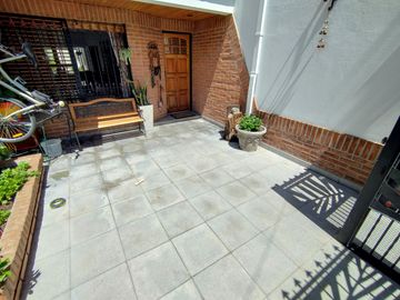 Casa tipo duplex en Barrio Naon