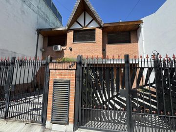 Casa tipo duplex en Barrio Naon