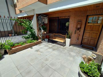 Casa tipo duplex en Barrio Naon