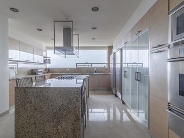 Excelente departamento en venta , Torre Altus, Bosques de las  Lomas (E)