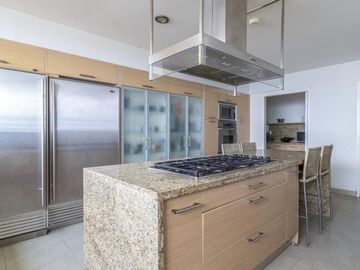 Excelente departamento en venta , Torre Altus, Bosques de las  Lomas (E)