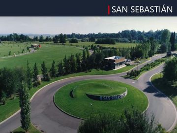 Hermoso lote a la laguna en Área 9, Barrio San Sebastián.