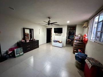 Se vende bonita casa en Colonia Itzimná a 3 cuadras de Paseo de Montejo.
