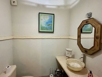 Se vende bonita casa en Colonia Itzimná a 3 cuadras de Paseo de Montejo.