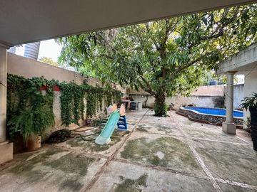 Se vende bonita casa en Colonia Itzimná a 3 cuadras de Paseo de Montejo.