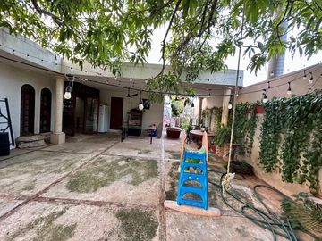 Se vende bonita casa en Colonia Itzimná a 3 cuadras de Paseo de Montejo.