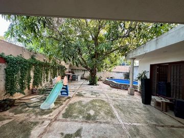 Se vende bonita casa en Colonia Itzimná a 3 cuadras de Paseo de Montejo.