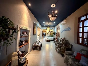 Se vende bonita casa en Colonia Itzimná a 3 cuadras de Paseo de Montejo.