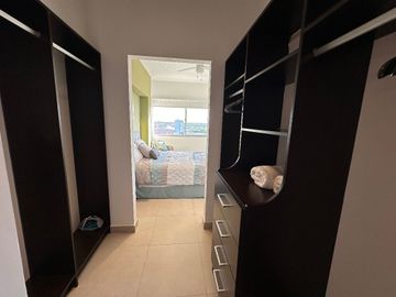 Departamento amueblado en venta Vía Montejo, Mérida, Yucatán.
