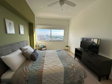 Departamento amueblado en venta Vía Montejo, Mérida, Yucatán.