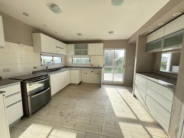 CASA EN ALQUILER PERMANENTE EN BARRIO PRIVADO HARAS DE FUNES CLUB DE CAMPO