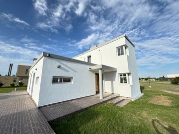 CASA EN ALQUILER PERMANENTE EN BARRIO PRIVADO HARAS DE FUNES CLUB DE CAMPO