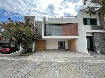 CASA LISTA PARA TÍ EN LOMAS II , DISEÑO Y COMODIDAD A 5 MIN DE SONATA