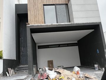 Hermosa casa en venta en Fracc. Lomas del Vergel