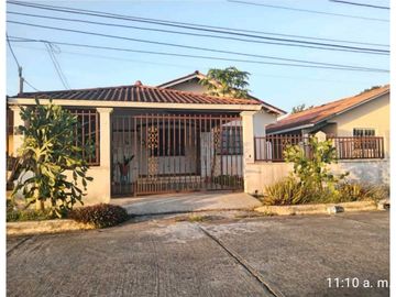VENDO CASA EN ARRAIJAN URBANIZACIÓN PARQUE CENTENARIO