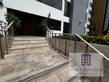 Flat en Javier Prado Oeste Cdra 5 - San Isidro