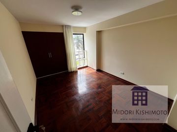 Flat en Javier Prado Oeste Cdra 5 - San Isidro