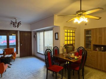 Casa en venta de 5 dormitorios c/ cochera en Centro Oeste